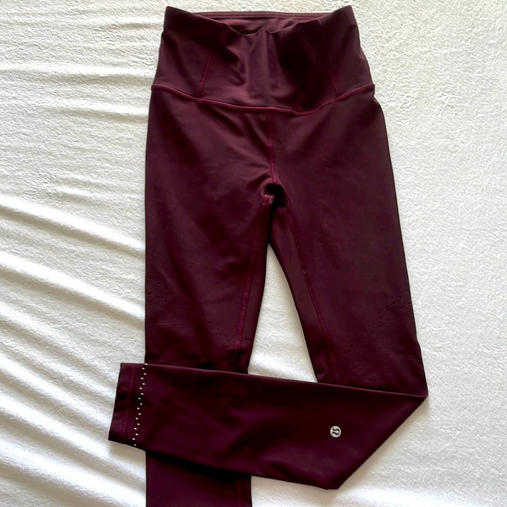 SIZE 6 DEEP PURPLE LULULEMON LEGGINGS 3/4 LENGTH